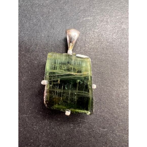 NEW Green teal tourmaline sterling silver pendant 3.16 grams - Picture 1 of 13